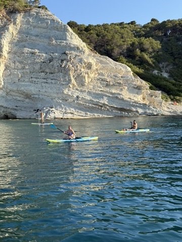 Kayak en las calas de roca de Jávea